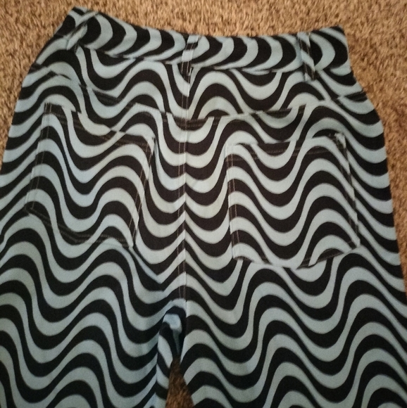Like- New Condition Red Berry Wave Pattern Pants Blue Size Small - Picture 4 of 6